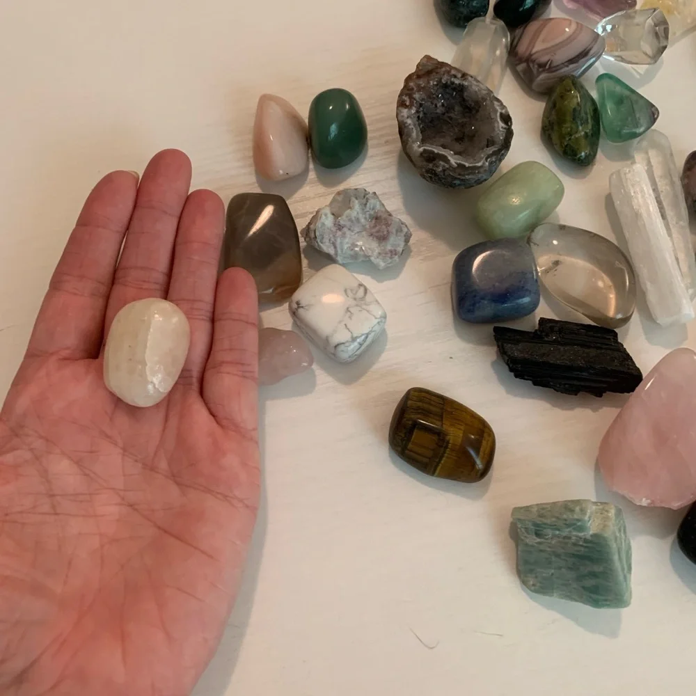Assorted Tumbled crystals - Picture 3 of 8